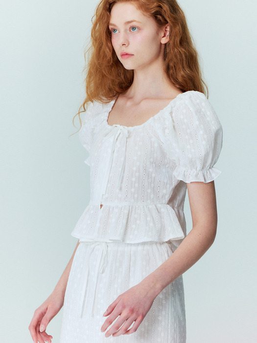 Flower embroidery puff blouse_white