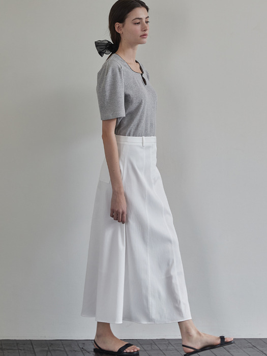 Cutting line flare skirt - White