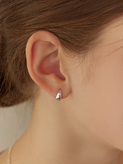 [연말 스페셜 6mm+10mm 진주귀걸이 증정][925 silver] Mini oval corn earring