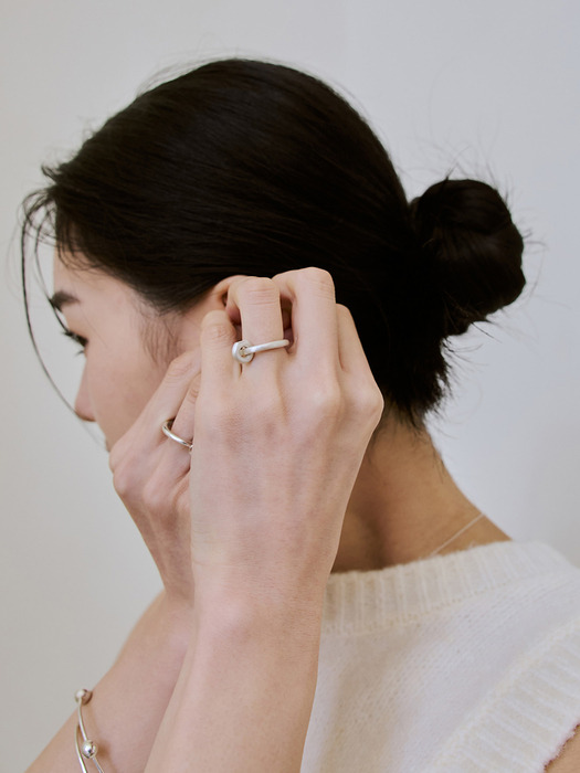 white topaz donut link ring