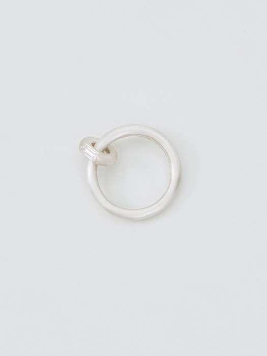 white topaz donut link ring