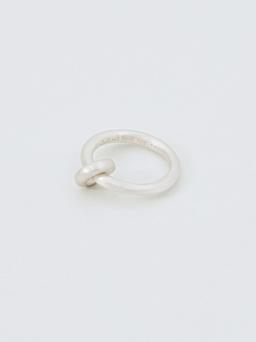 white topaz donut link ring