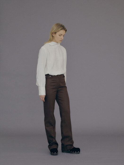 Back Pin Tuck Twill Straight Pants / Brown 