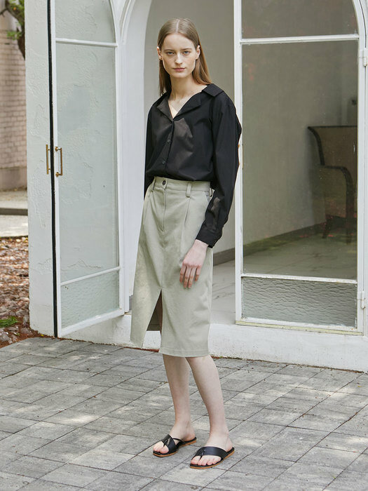 One Tuck Slit Skirt - Khaki