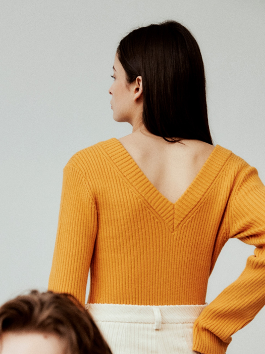 TWO WAY NECK POINT KNIT TOP_MUSTARD