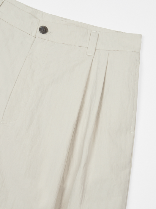 Crease Cotton Bermuda Pants (Ivory)