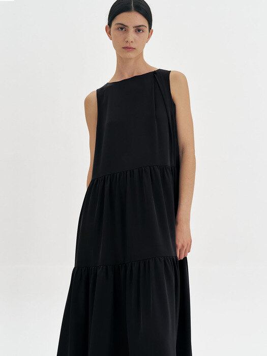 TIERED DRAPING MAXI DRESS_BLACK\t