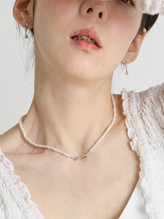 Sandglass Fresh Water Pearl Silver Necklace In353 [Silver]