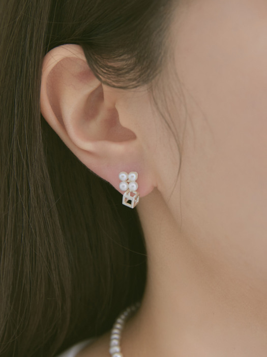 Frame Cube Flower Pearl Stud Earrings