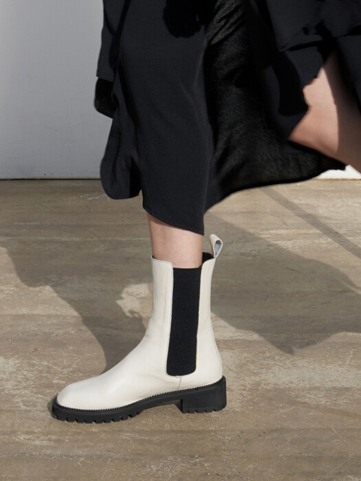 [리퍼브][250] NOAH Chelsea boots - 크림