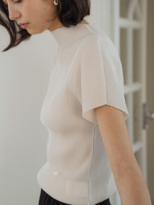 Pleated high neck short sleeve top_Ivory