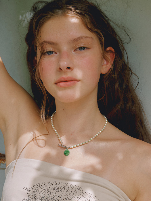Pearl n Beads Rose Necklace_VH2435NE008M