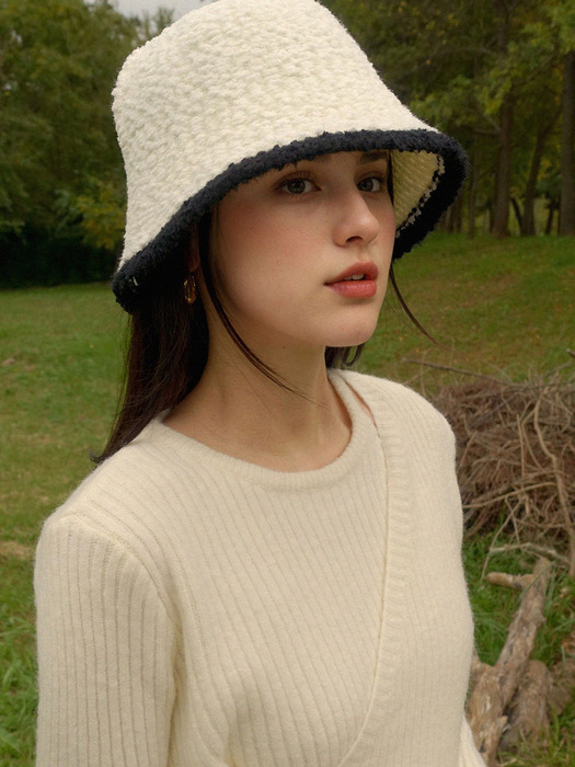 Two-Tone Knit Bucket Hat - White