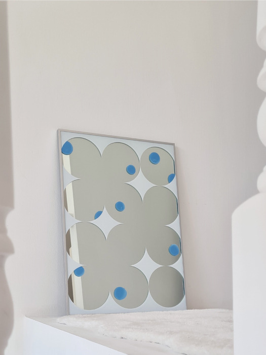 Mirror - Circles with blue apples A2