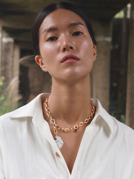 Elegant pearl ```drop``` necklace (Gold)