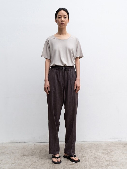 DRAWSTRING-WAIST TROUSERS (BROWN)