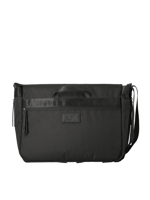 dual pocket messenger bag / black