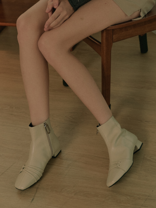 Inner Comb Boots_Ivory