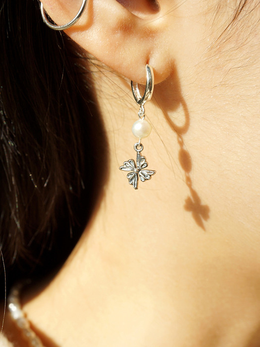 The Butterfly Dream Pearl (earring)