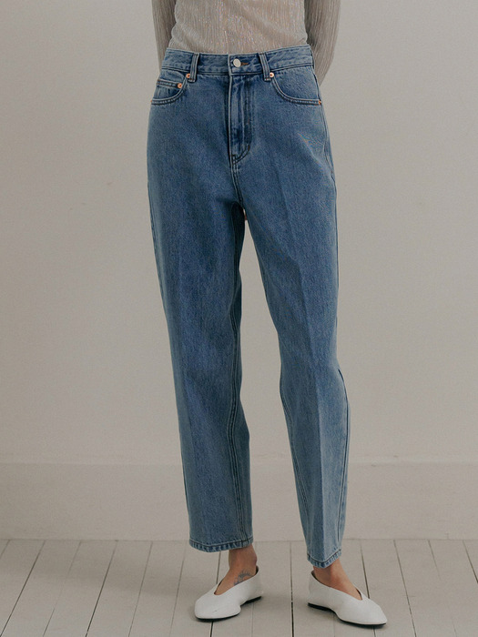 curved cropped jeans (light blue)