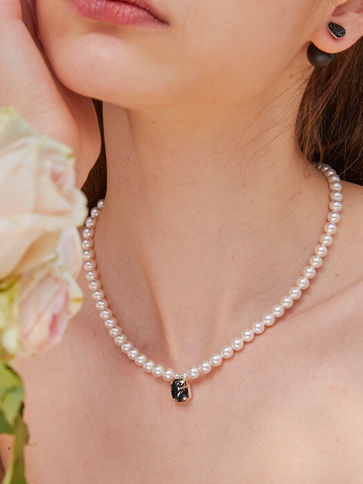 Lily Swarovski Pearl Vintage Necklace_EEV
