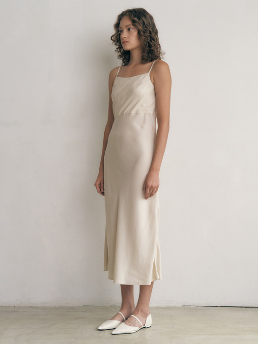 러브_Slim Sleeveless Dress - Off white