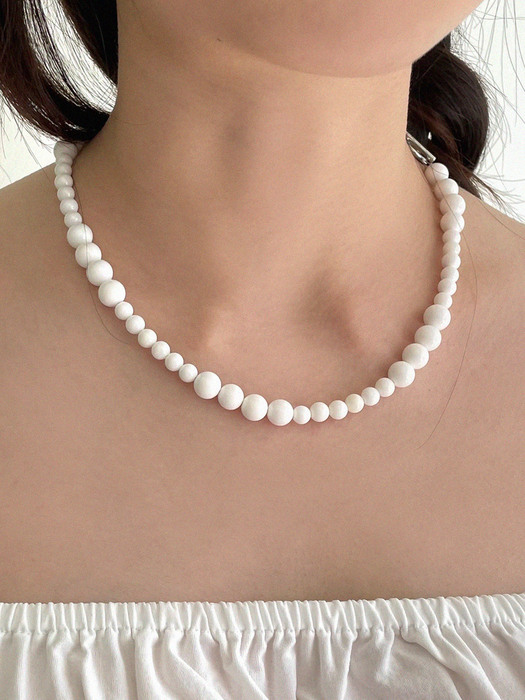 white pearl gem necklace