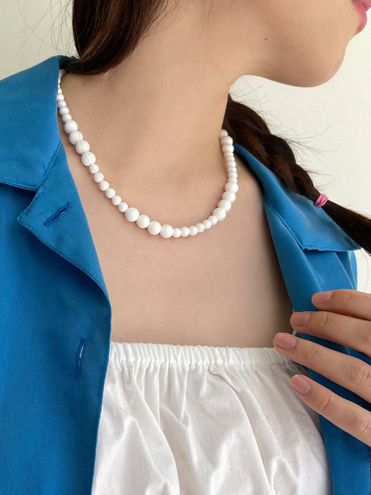 white pearl gem necklace
