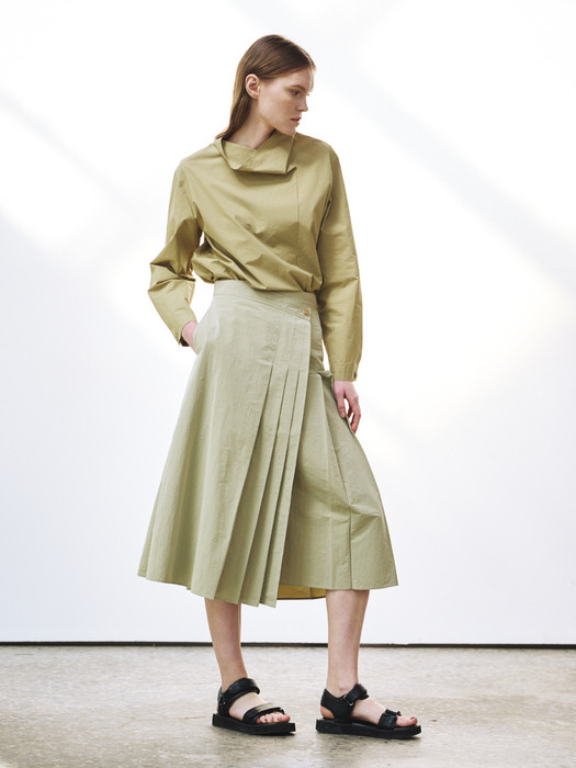 Pleats A line skirt (light khaki)