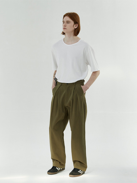 INVERTED PLEATS CHINO PANTS (OLIVE)