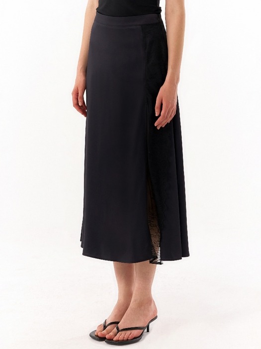 Elodie lace front-slit skirt (black)