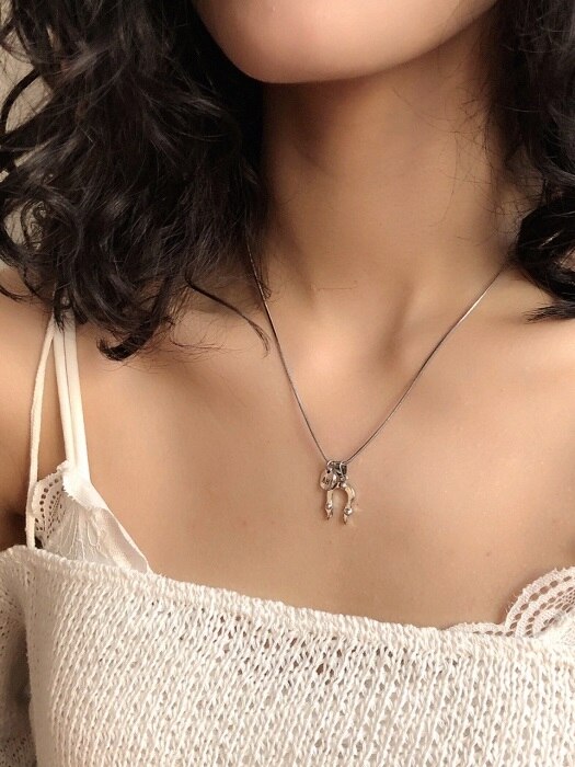 Horseshoe necklace (Silver)