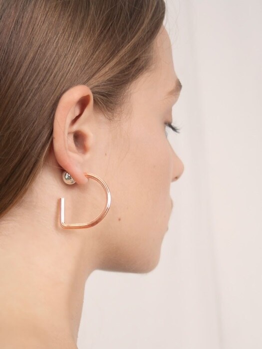 Flower D-hoop earring