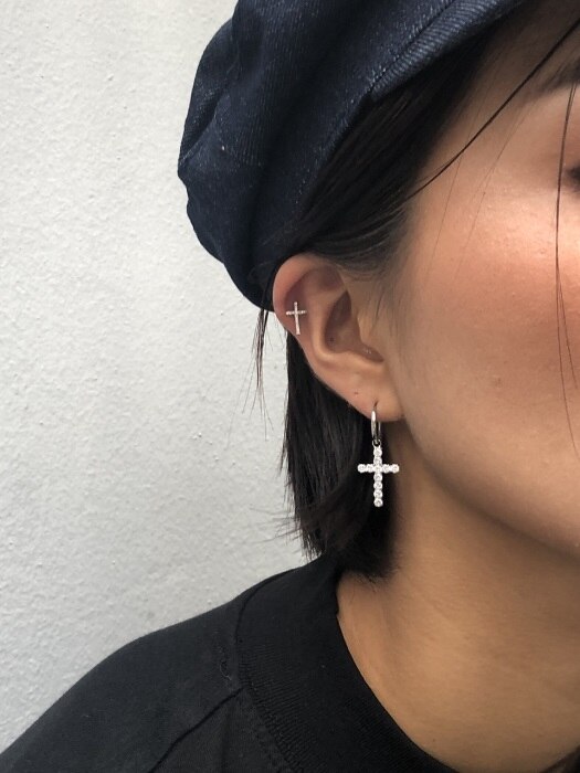 Amazing small cross earring (Silver)