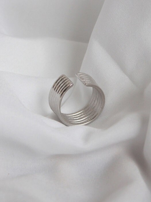 calm wave ring