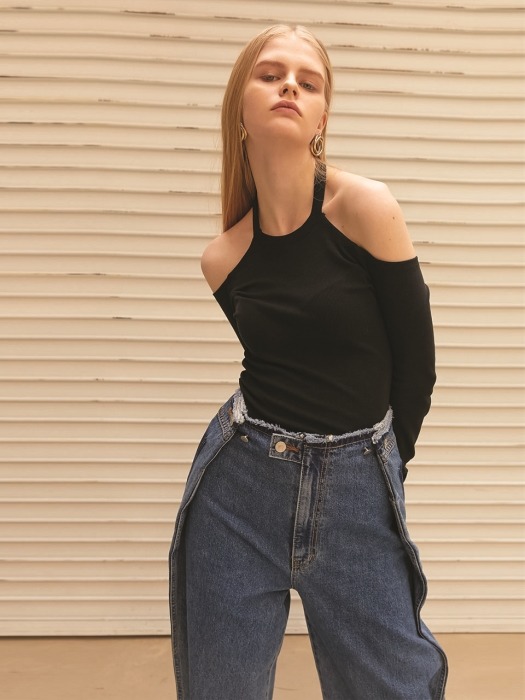 WIDE SIDE PLEATS DENIM PANTS