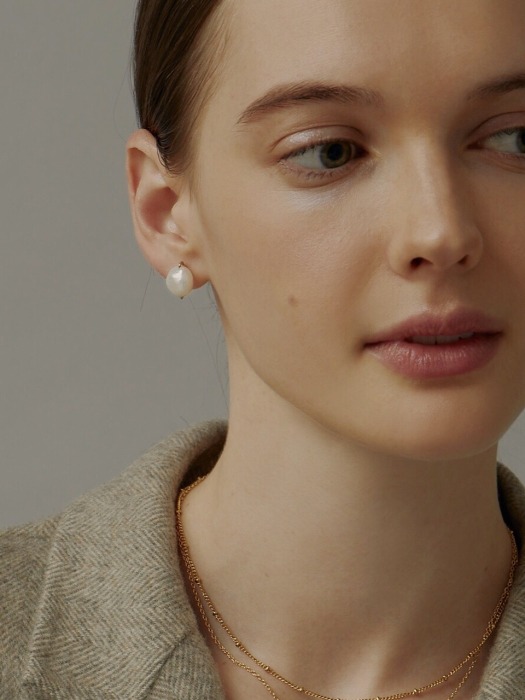 Flow Simple Pearl Earring