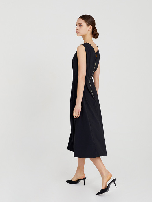 SLEEVELESS FLARE DRESS BLACK