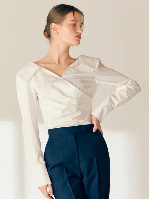 [미전시]ELLIE V-neck blouse (Off white)
