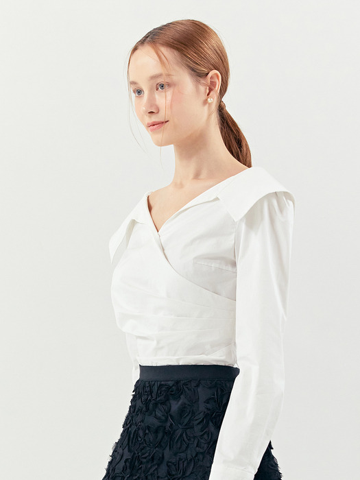 ELLIE V-neck blouse (Off white)