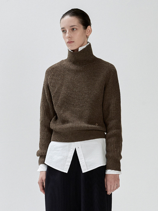 TURTLE NECK KNIT brown