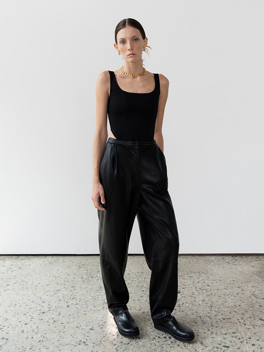 CURVED ECO LEAHTER PANTS (BLACK)