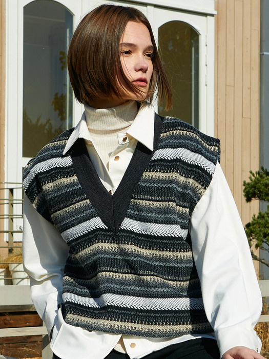 amr1348 croped wool vest (black)