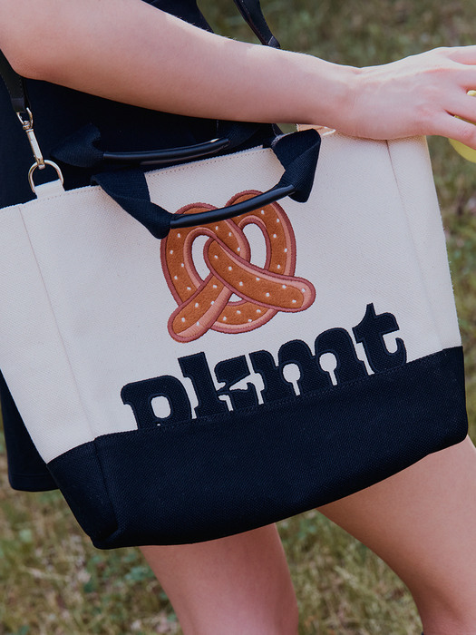 PKMT PRETZEL BAG (IVORY/DAILY)