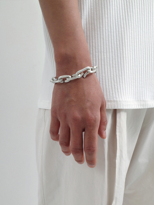 Hae chain bracelet