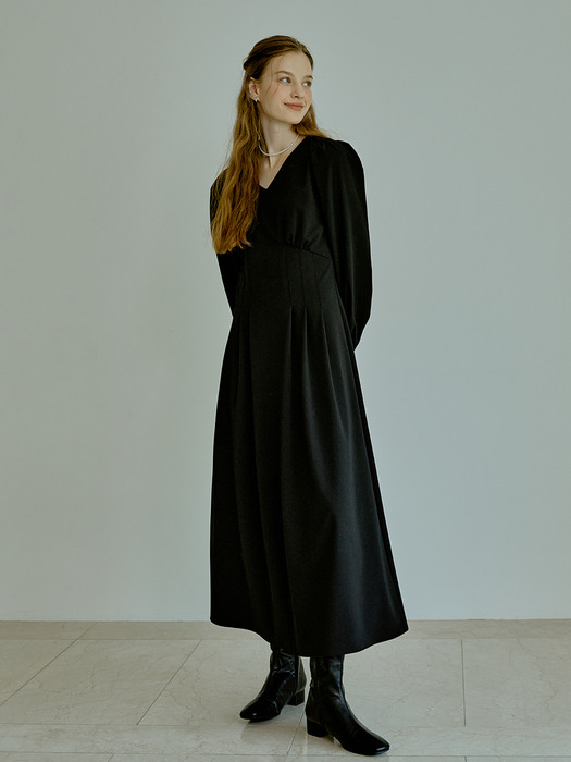Classic v-neck pleats dress (black)
