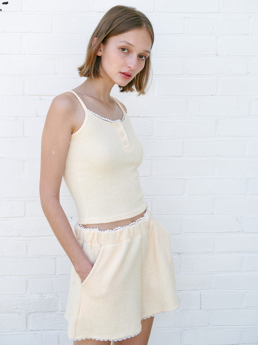 LACE FRILL SLEEVELESS / BUTTER