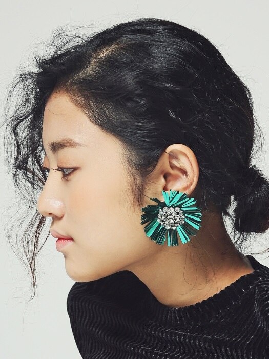 Mirabo vintage sequin flower earrings- green