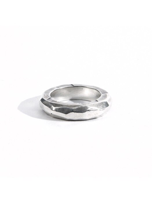 SILVER HAMMERED RING