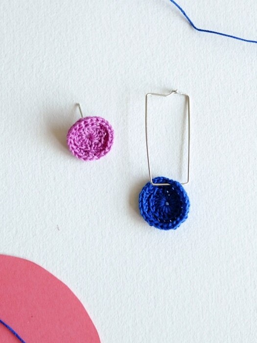 Sign knit earring (Blue+Pink)
